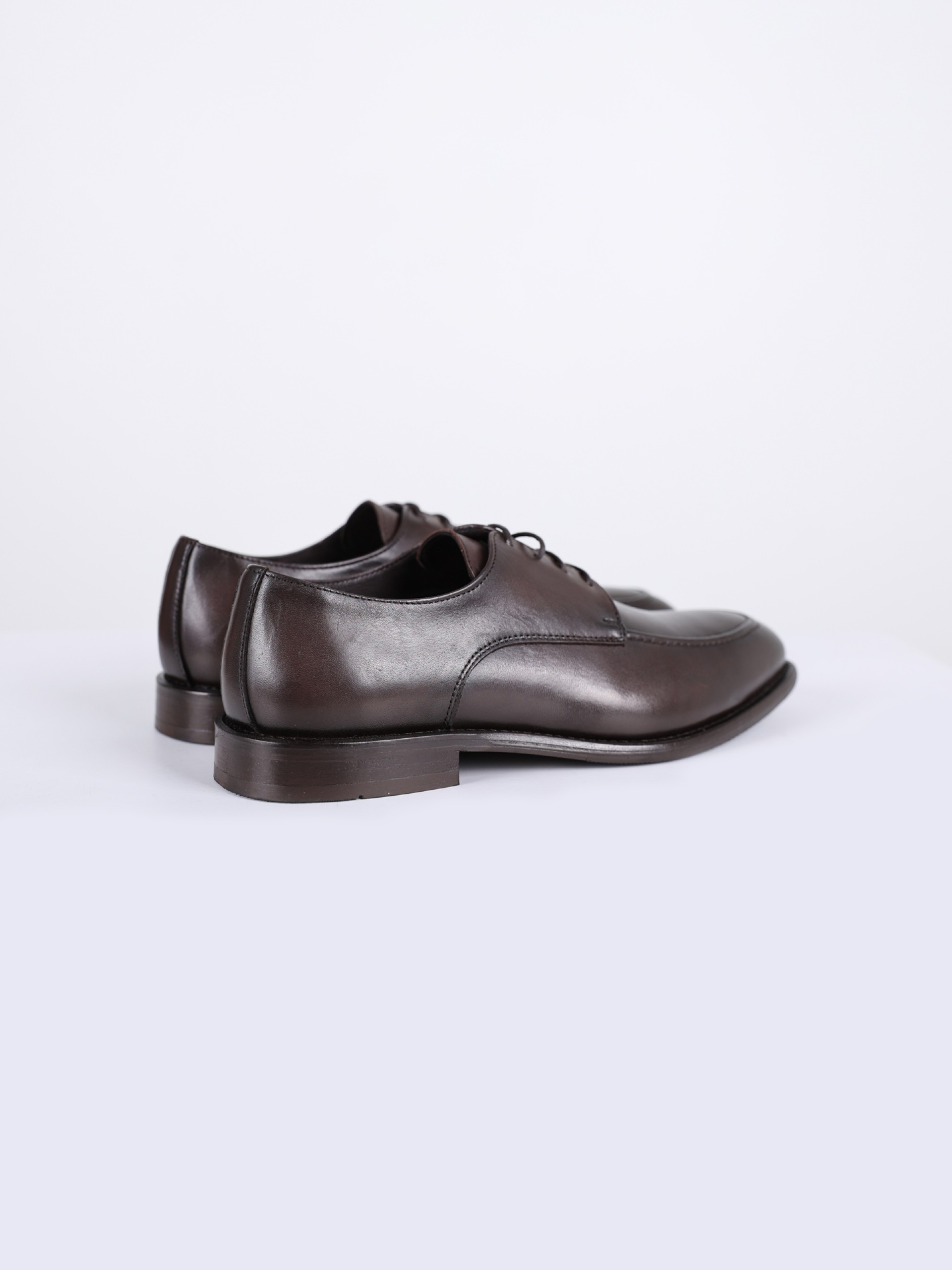 Zapato elegante de piel