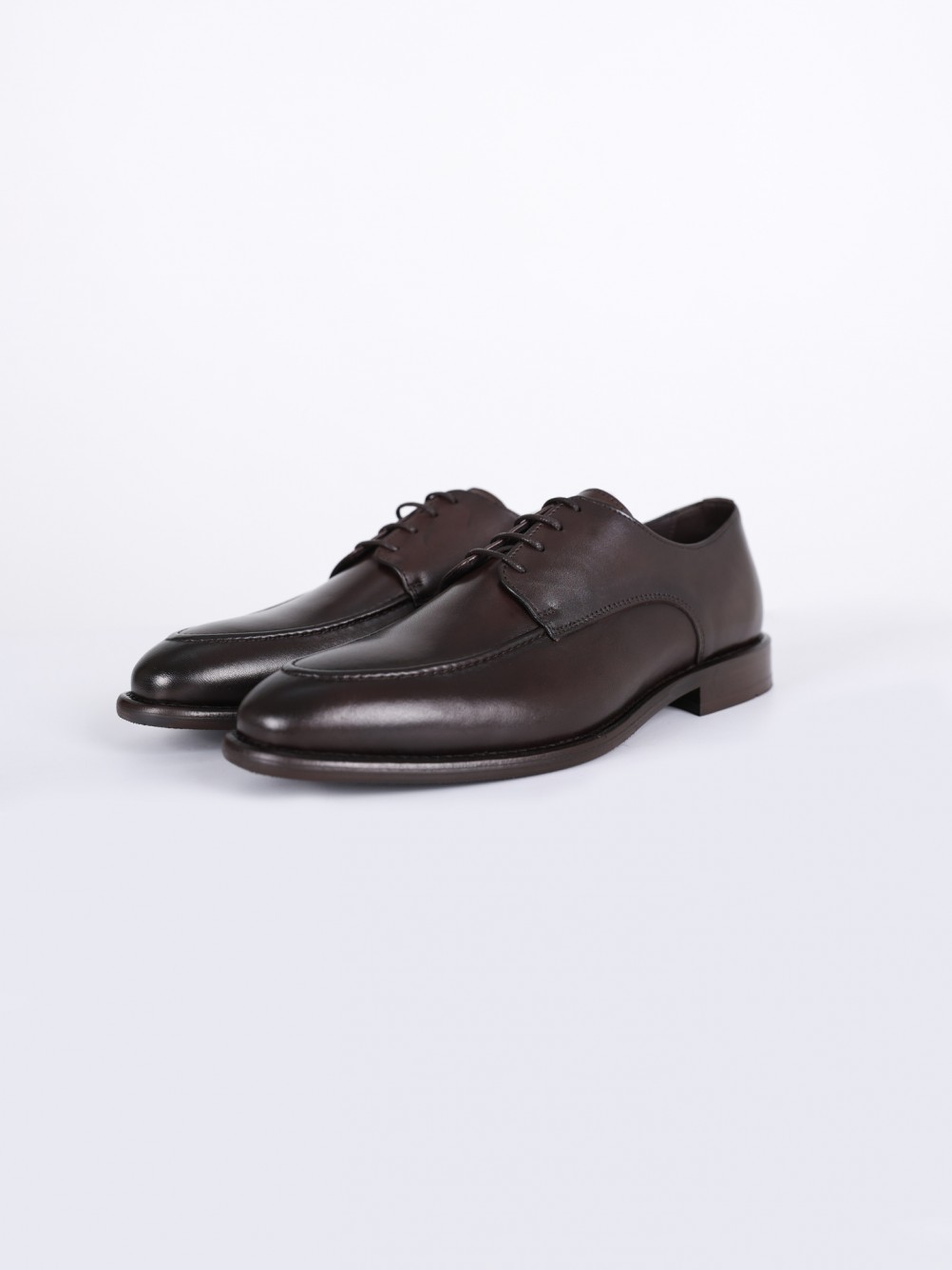 Sapato elegante de pele
