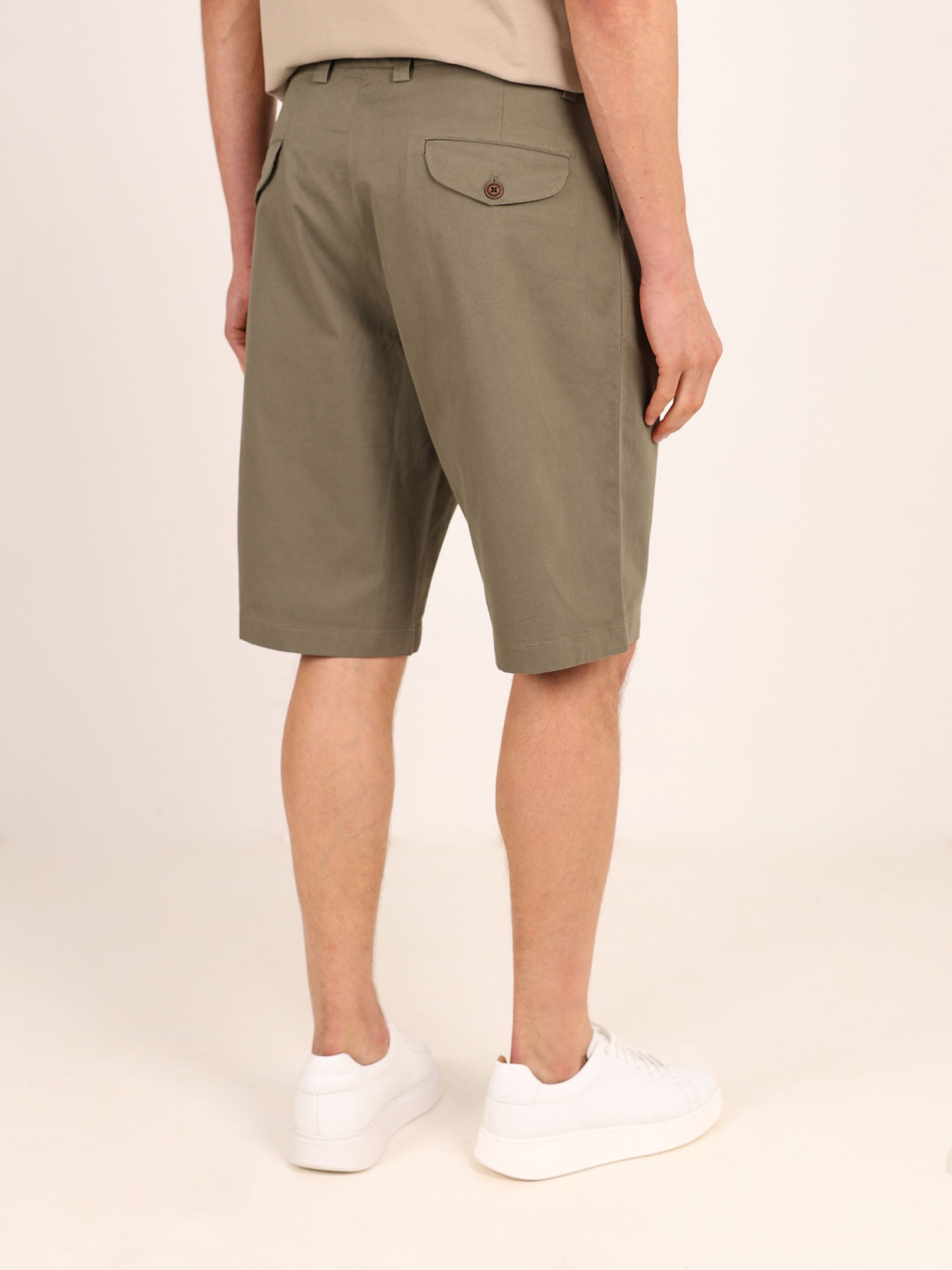 Chino-style cotton Bermuda shorts