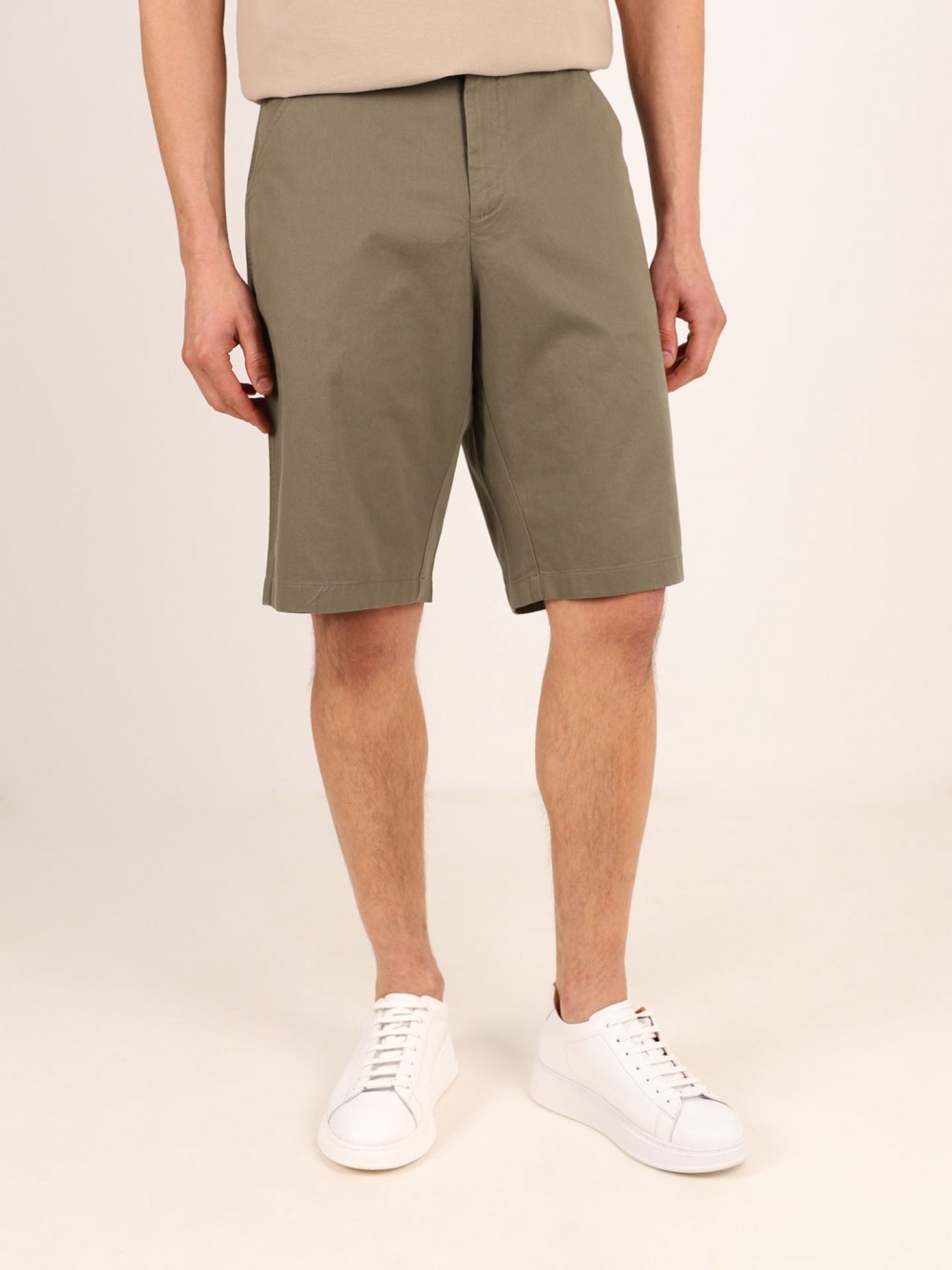 Chino-style cotton Bermuda shorts