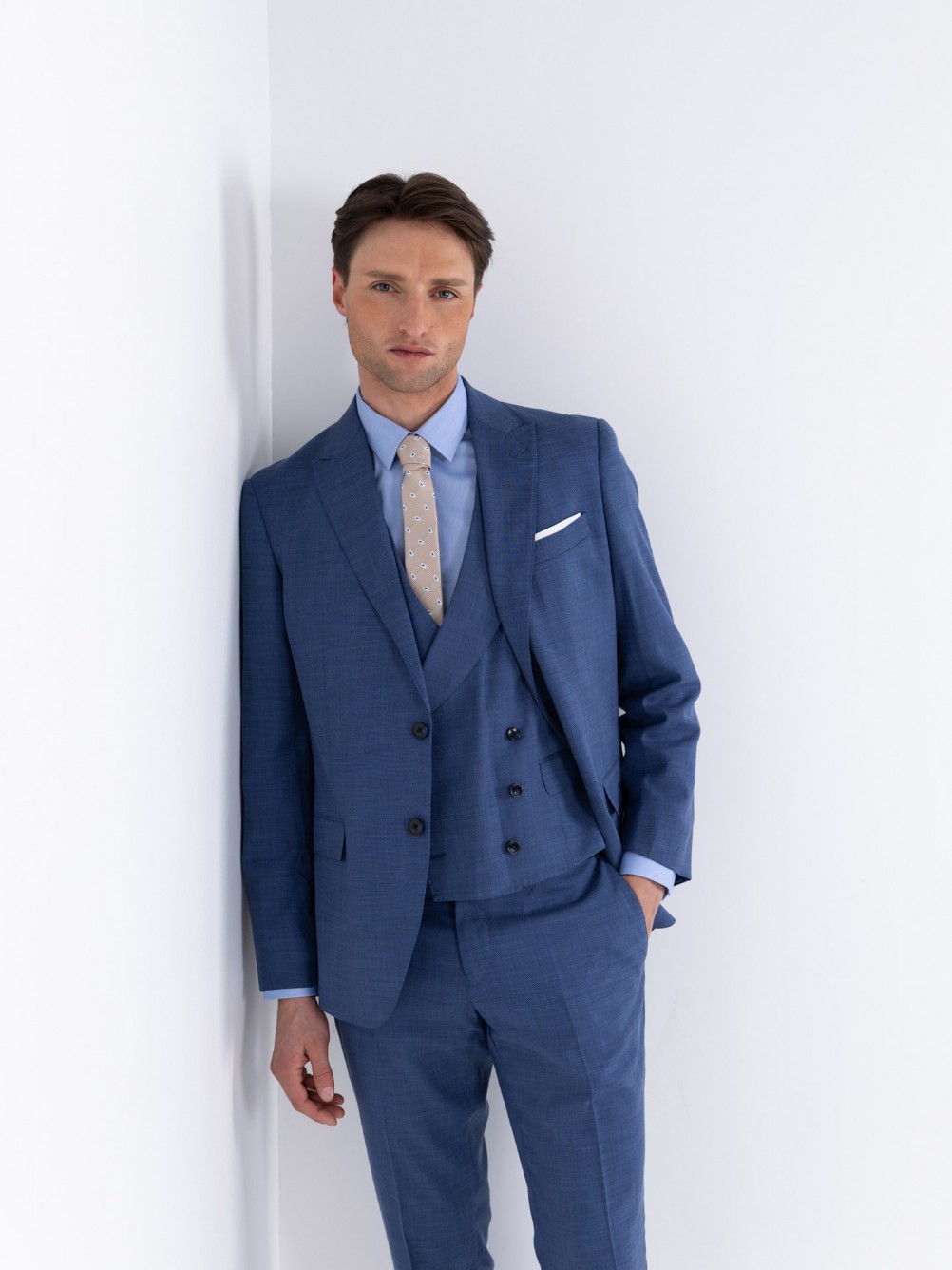 Fato liso slim fit com colete