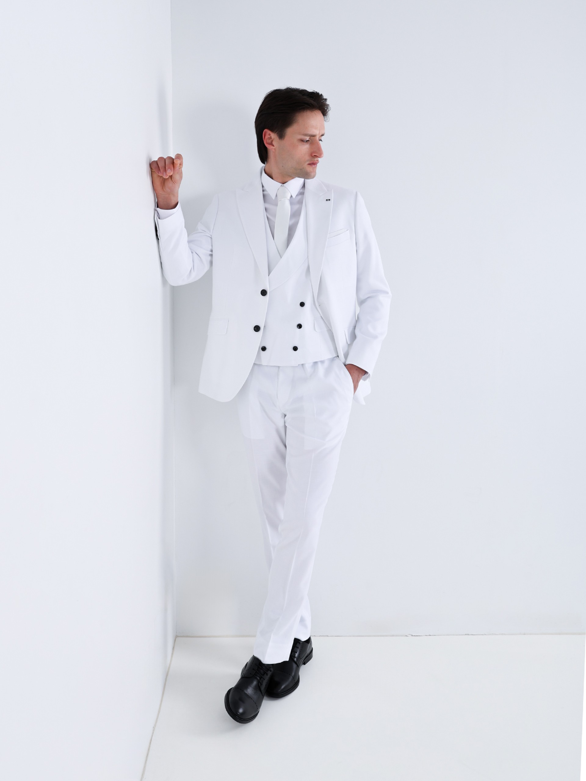 Plain slim fit suit with waistcoat