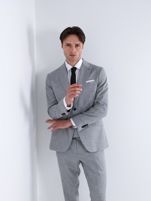 Fato liso slim fit com colete