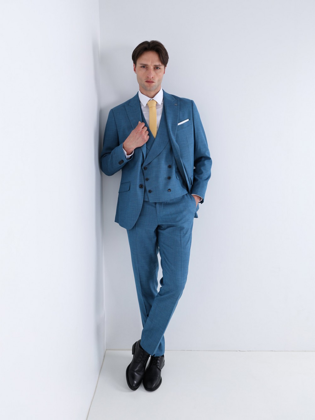 Fato liso slim fit com colete