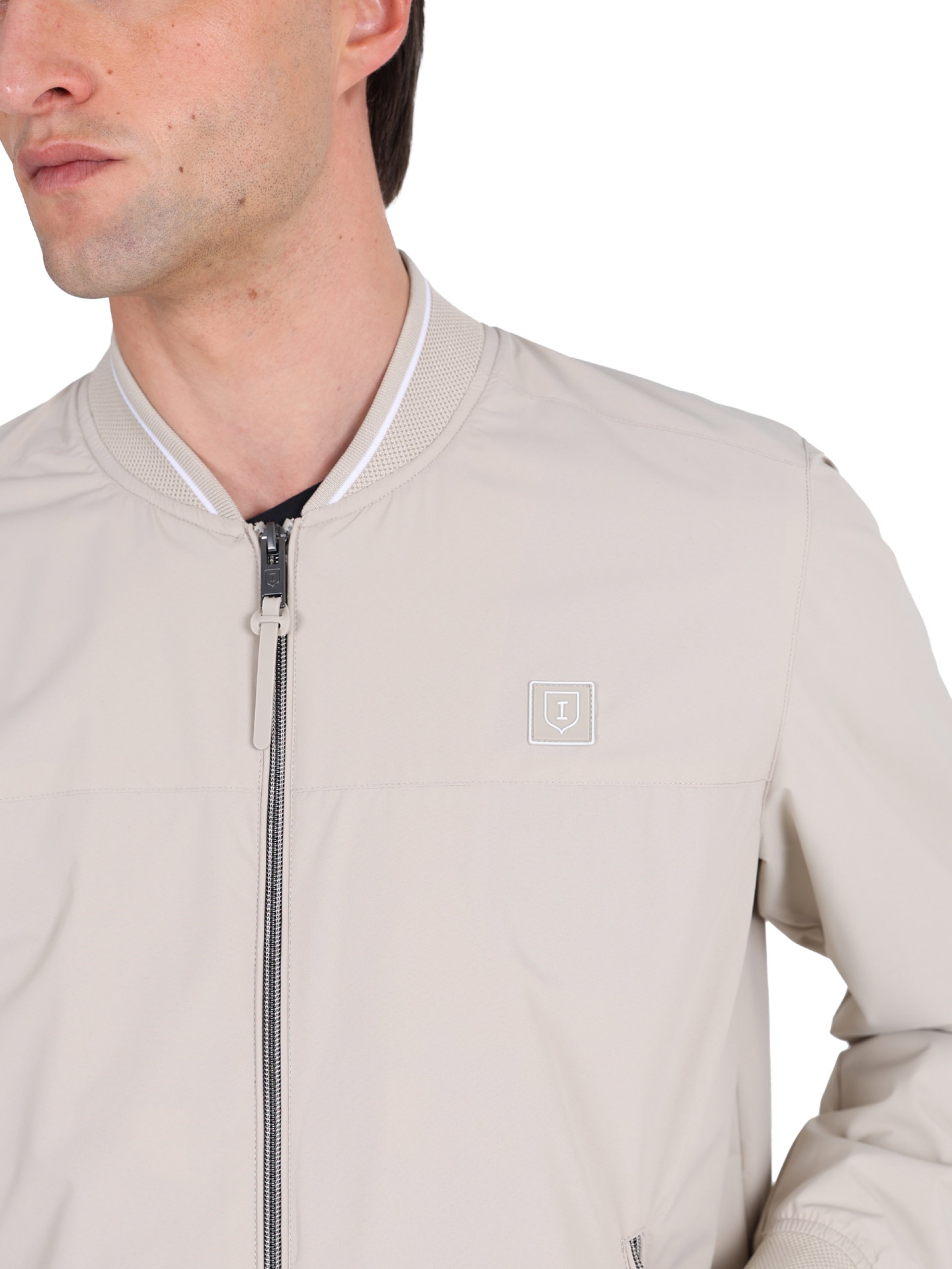 Cazadora bomber ligera