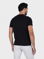 T-shirt lisa algod�o gola redonda