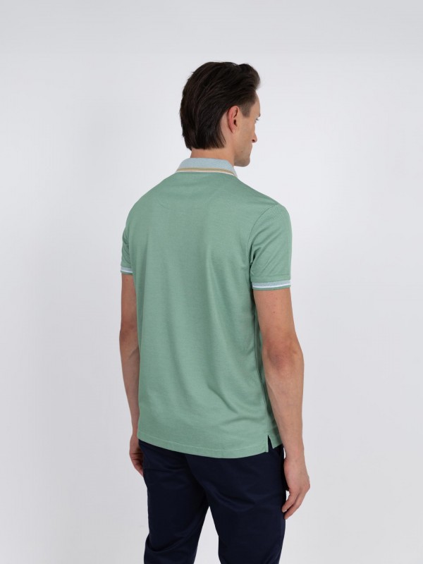 Plain polo shirt with detail on the collar and sleeve Plain polo shirt with detail on the collar and sleeve