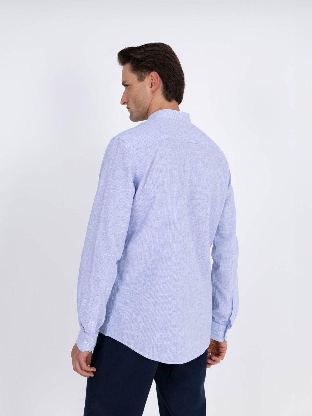 Camisa de linho e algod�o com gola mandarim