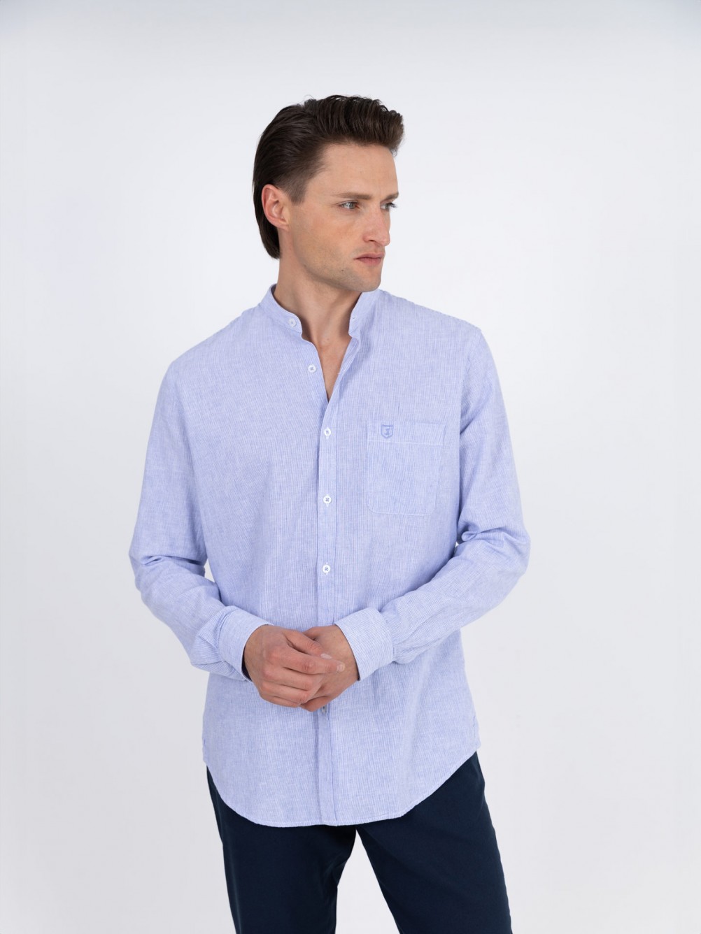 Camisa de linho e algodão com gola mandarim