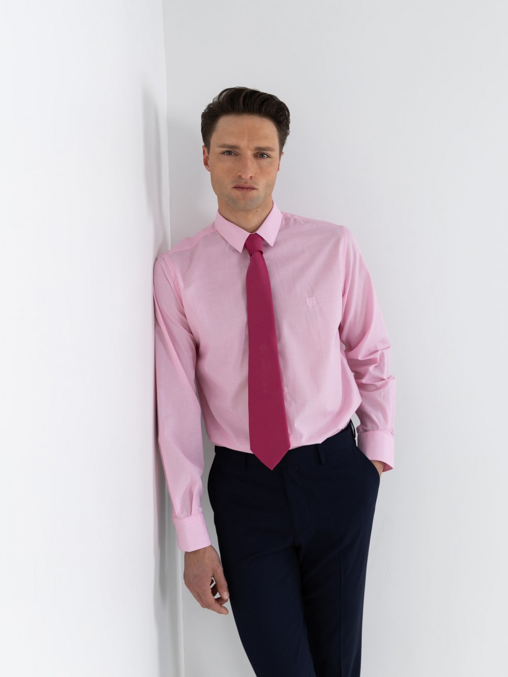 Classic slim fit shirt with embroidery