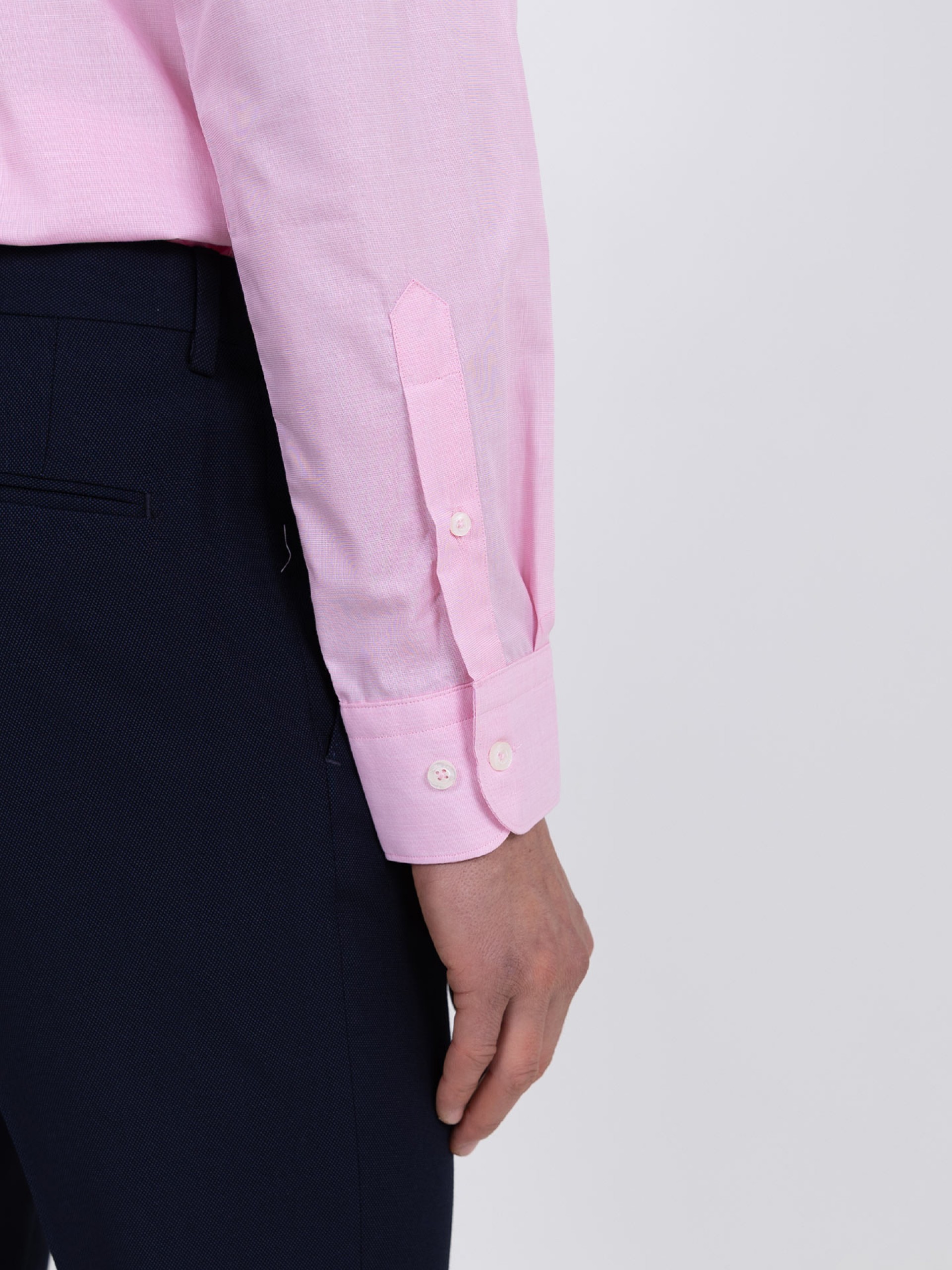 Camisa clásica slim fit con bordado