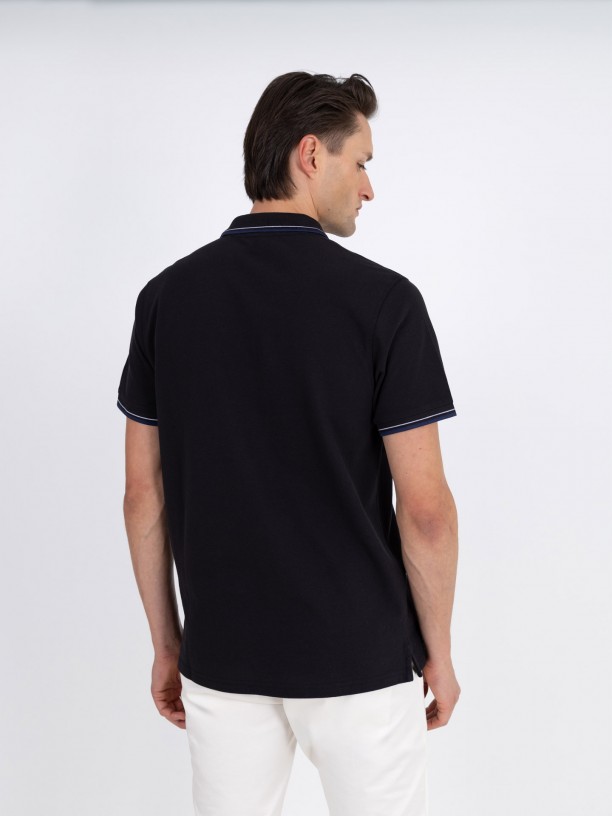 Polo 100% algodão com detalhe na gola e manga Polo 100% algodão com detalhe na gola e manga