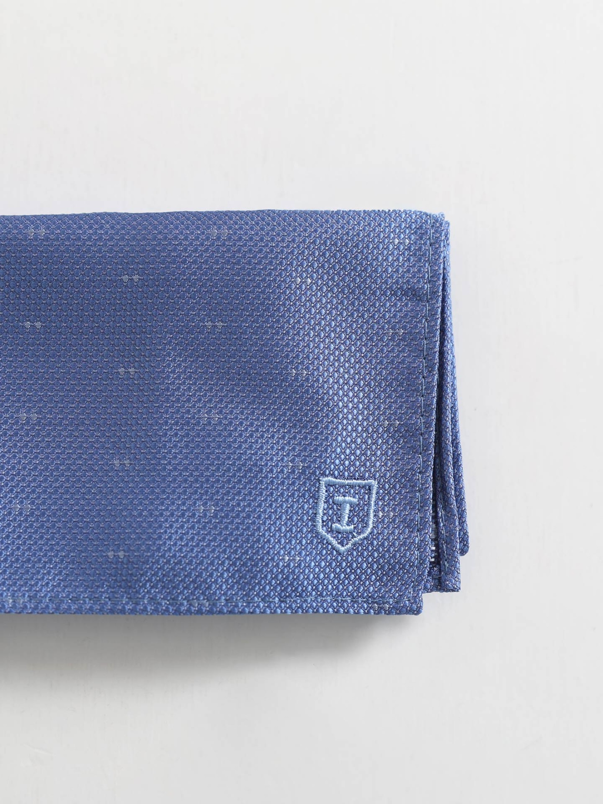 Tie and pocket square set