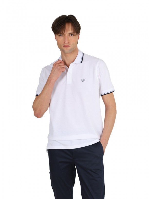 Polo 100% algodão com detalhe na gola e manga Polo 100% algodão com detalhe na gola e manga