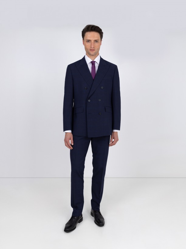 Double-breasted suit with a checkered pattern Double-breasted suit with a checkered pattern