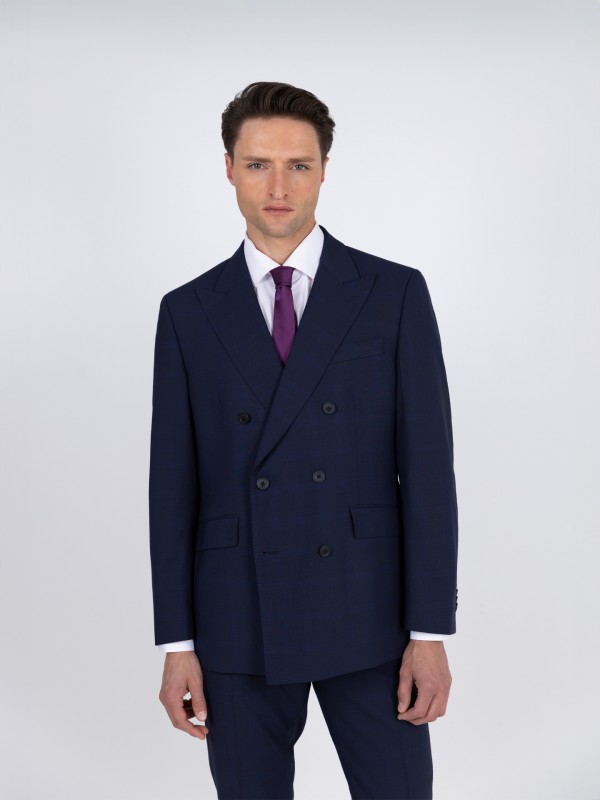 Double-breasted suit with a checkered pattern Double-breasted suit with a checkered pattern