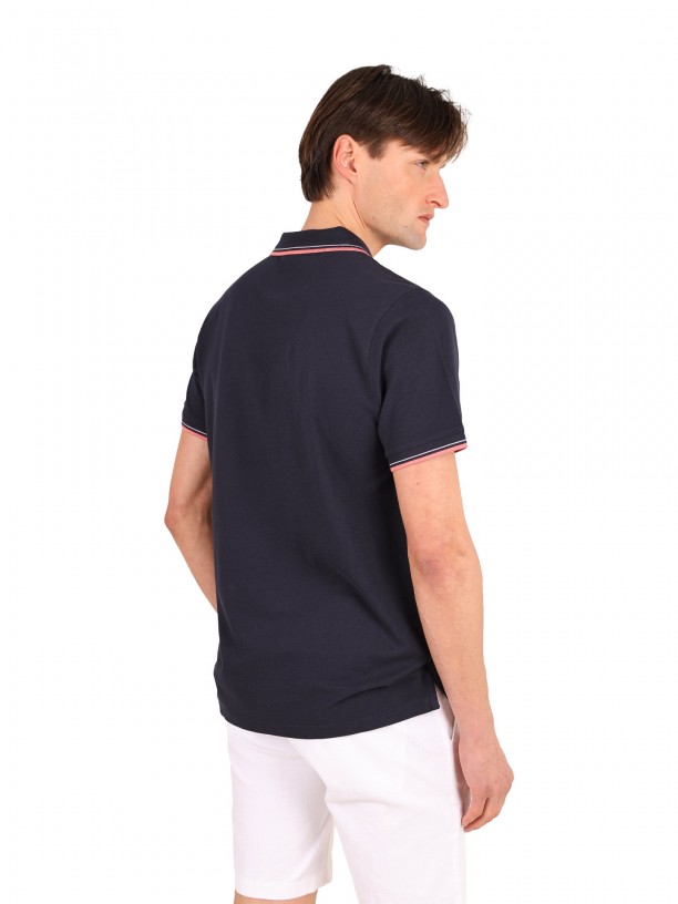 Polo 100% algodão com detalhe na gola e manga Polo 100% algodão com detalhe na gola e manga