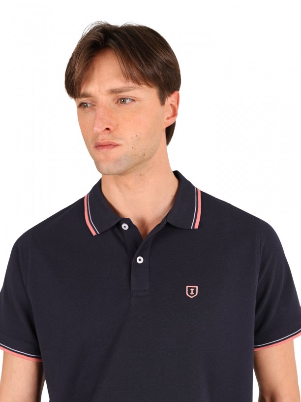 Polo 100% algodão com detalhe na gola e manga Polo 100% algodão com detalhe na gola e manga