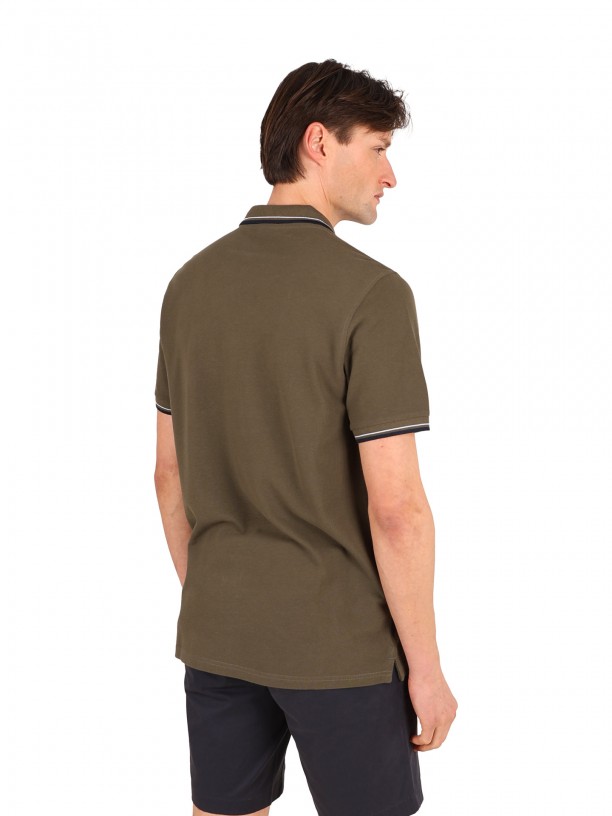Polo 100% algodão com detalhe na gola e manga Polo 100% algodão com detalhe na gola e manga