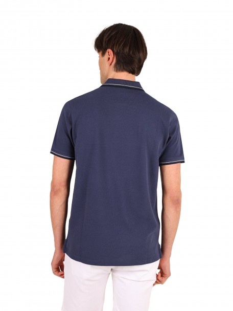 Polo 100% algodão com detalhe na gola e manga Polo 100% algodão com detalhe na gola e manga