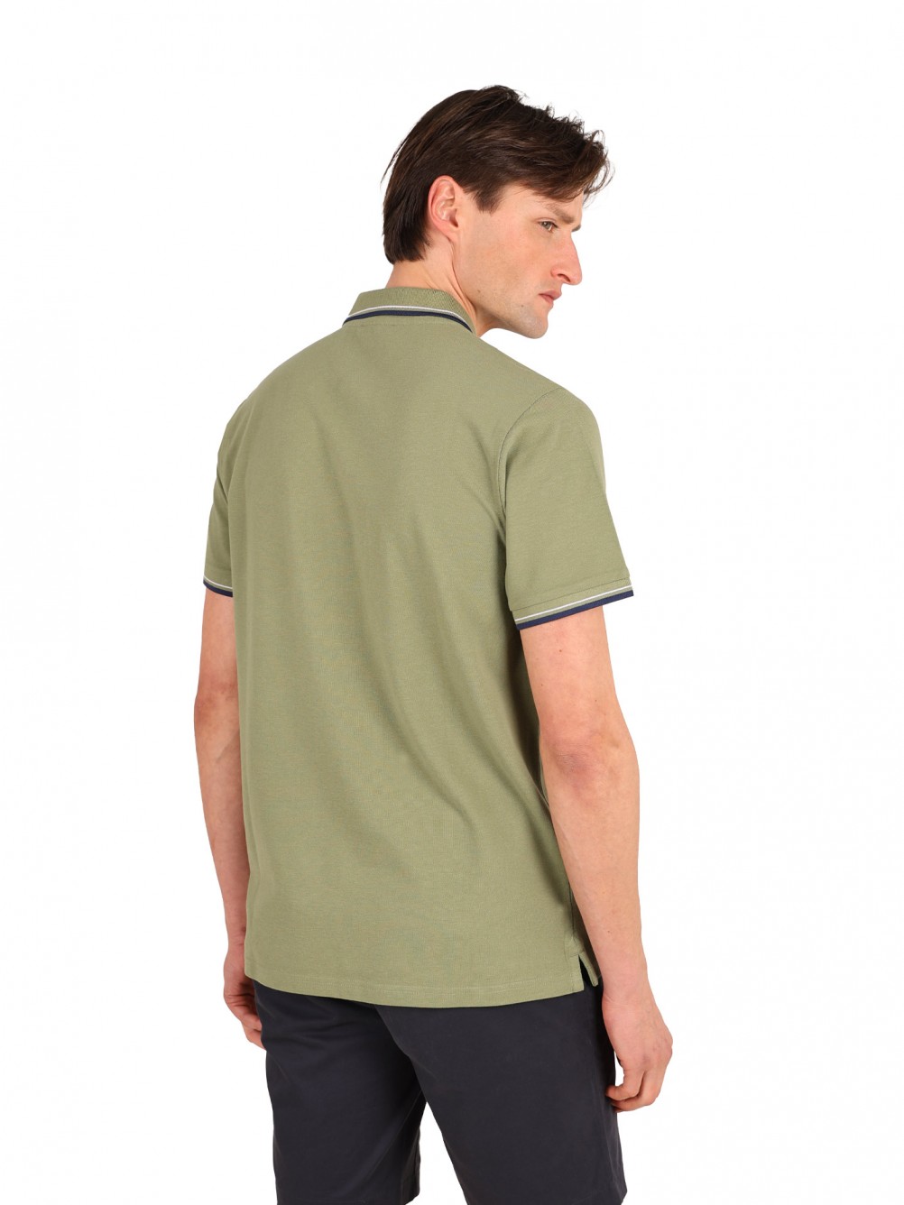 Polo 100% algodão com detalhe na gola e manga