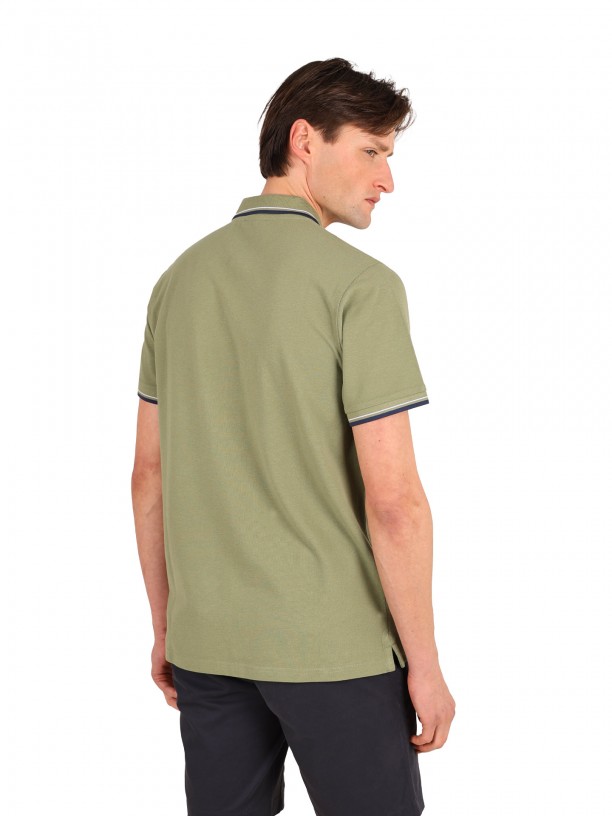 Polo 100% algodão com detalhe na gola e manga Polo 100% algodão com detalhe na gola e manga