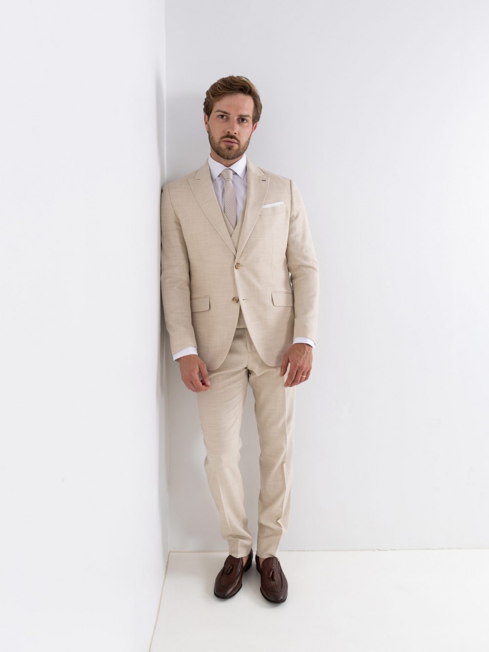 Fato liso slim fit com colete