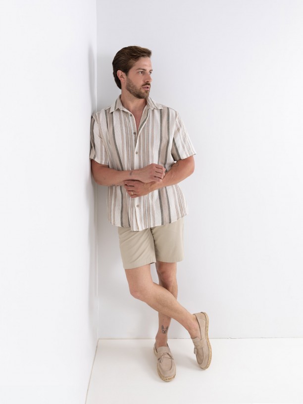 Short-sleeved casual and linen-effect finish