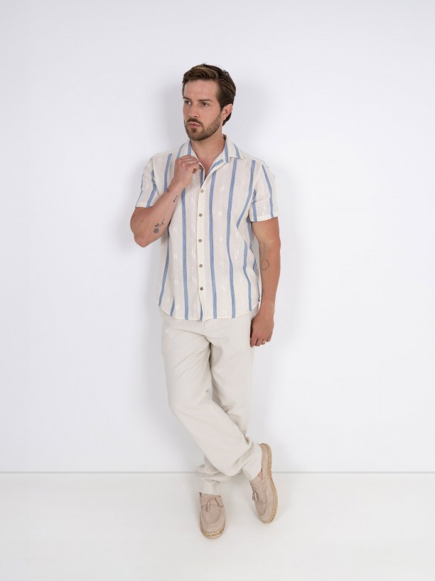 Short-sleeved casual and linen-effect finish