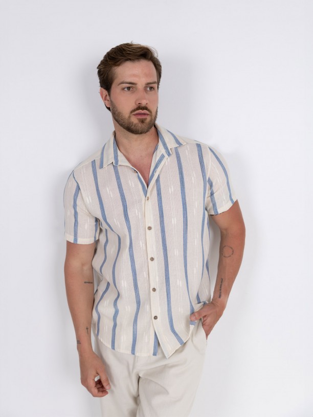 Short-sleeved casual and linen-effect finish