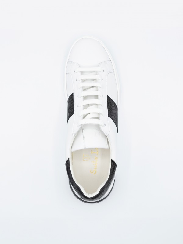 Zapatilla de piel con detalle lateral Zapatilla de piel con detalle lateral