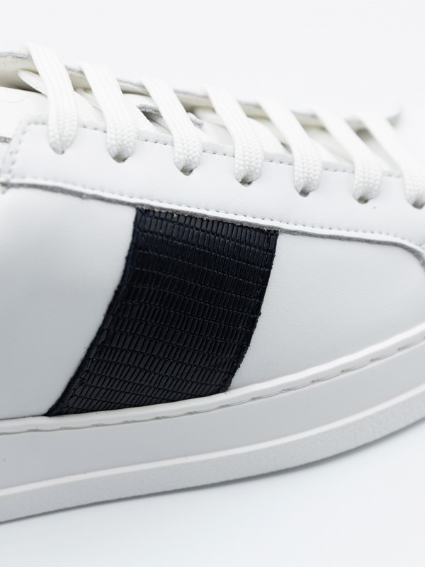 Zapatilla de piel con detalle lateral Zapatilla de piel con detalle lateral