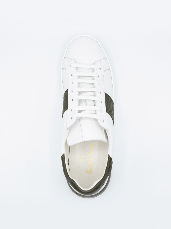 Sapatilha de pele com pormenor lateral Sapatilha de pele com pormenor lateral