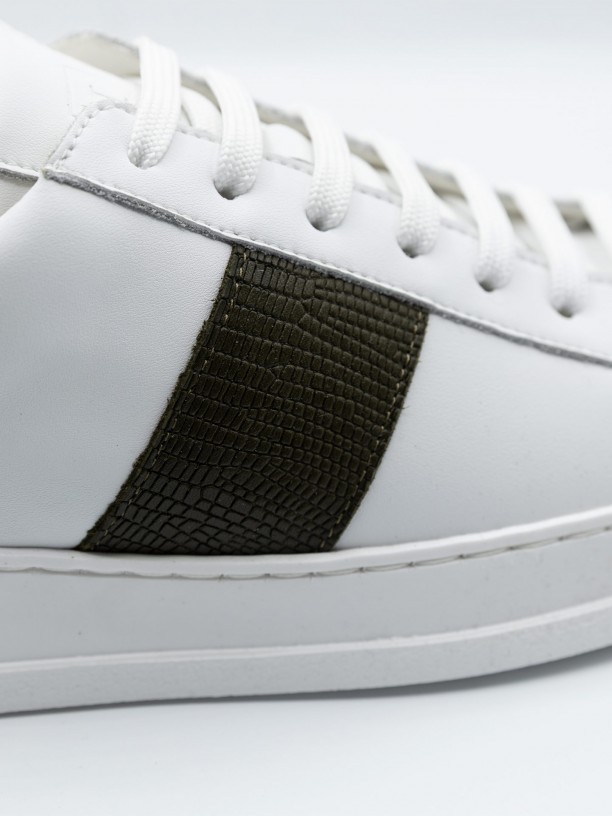 Zapatilla de piel con detalle lateral Zapatilla de piel con detalle lateral