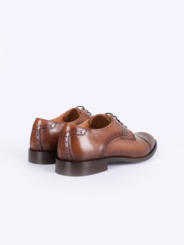 Zapato elegante de piel picada