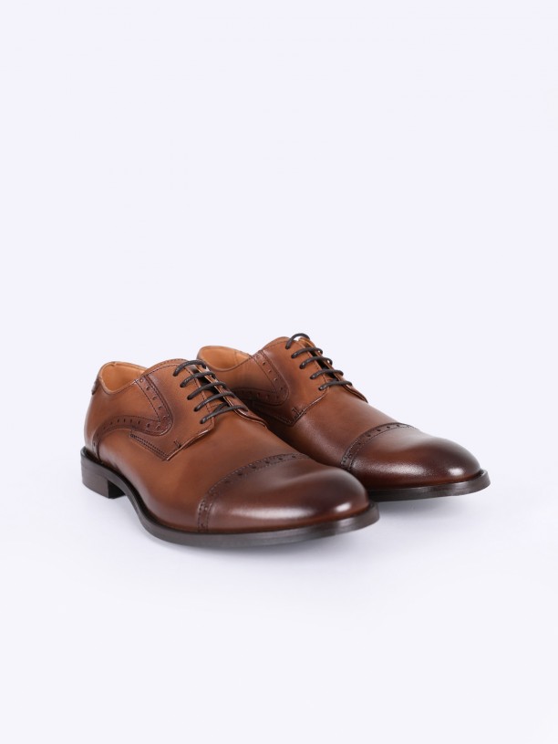 Zapato elegante de piel picada
