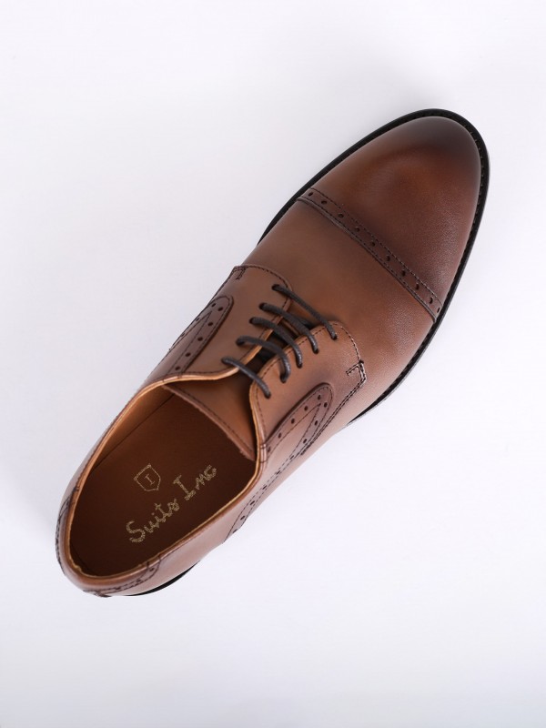 Zapato elegante de piel picada Zapato elegante de piel picada