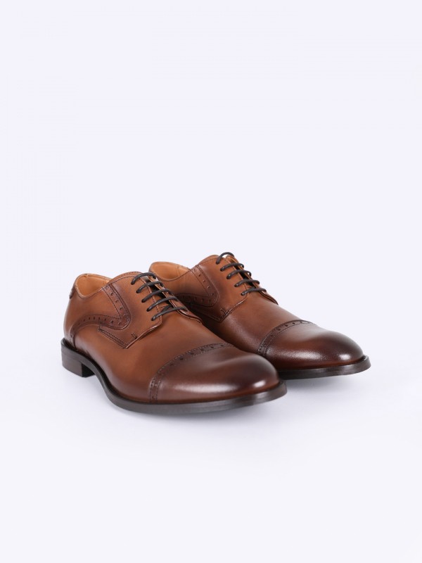 Zapato elegante de piel picada Zapato elegante de piel picada