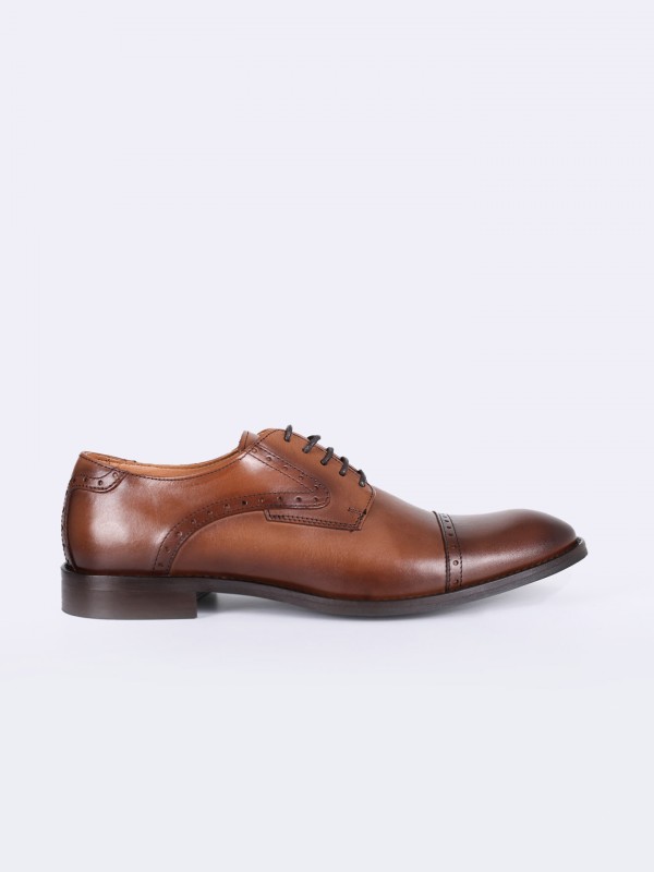 Elegant perforated leather shoe