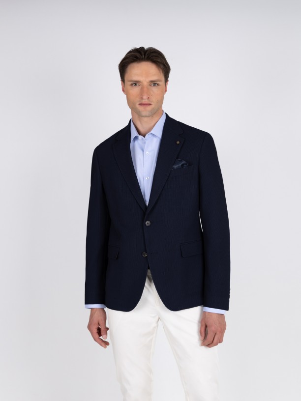Blazer estruturado com cotoveleiras
