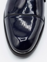Sapato de verniz