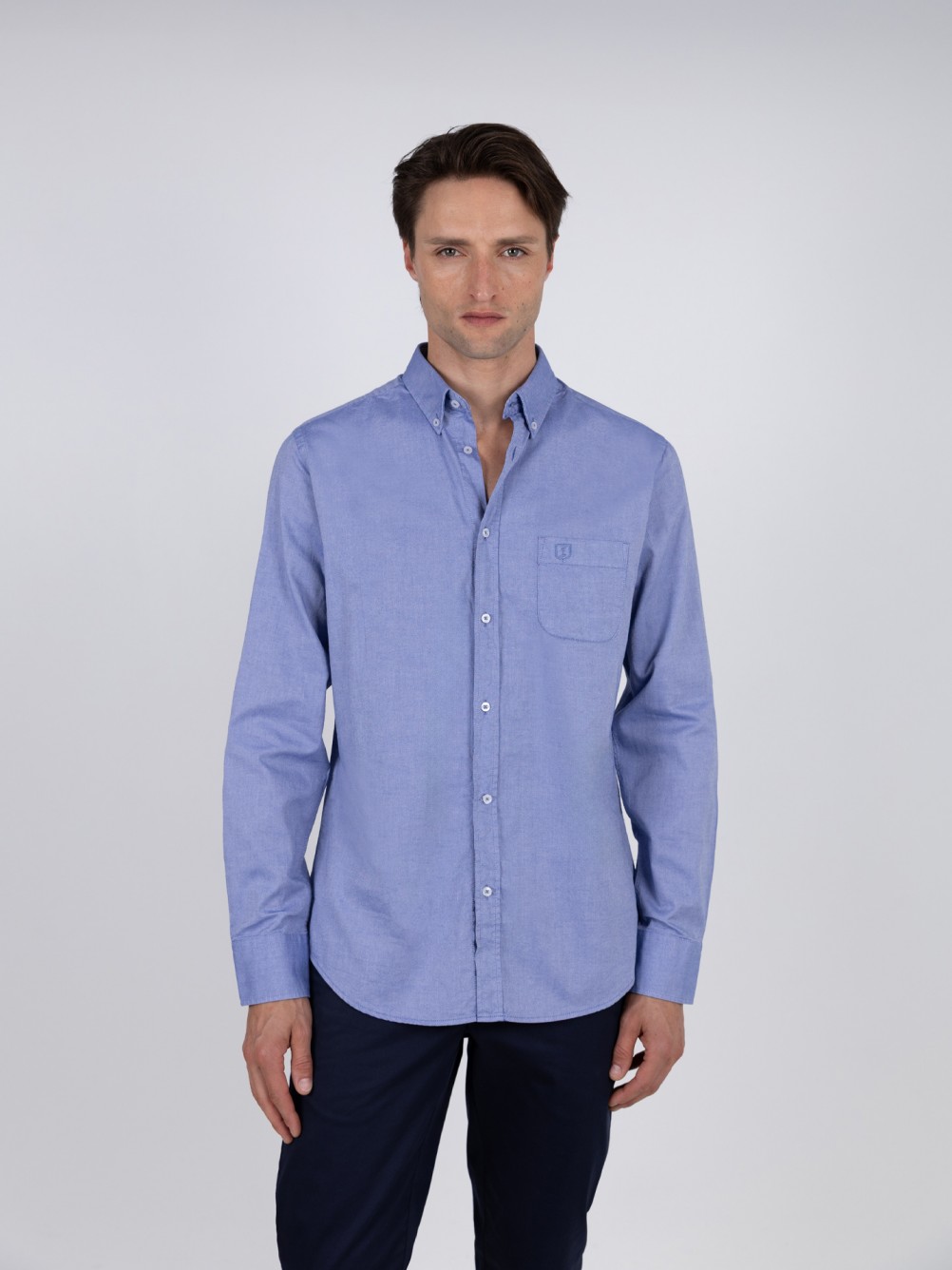 Camisa lisa de algod�n con bolsillo