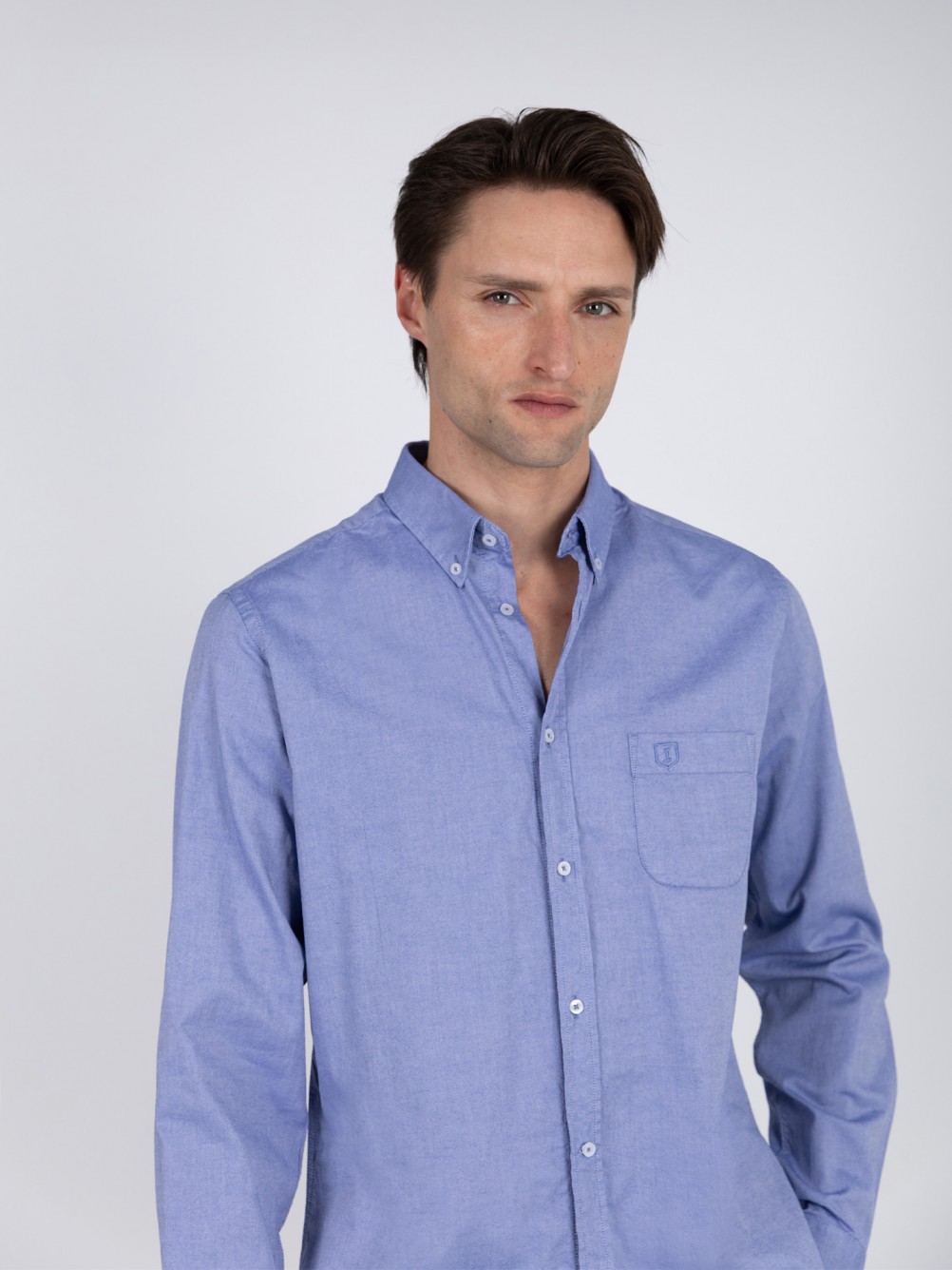 Camisa lisa de algod�n con bolsillo