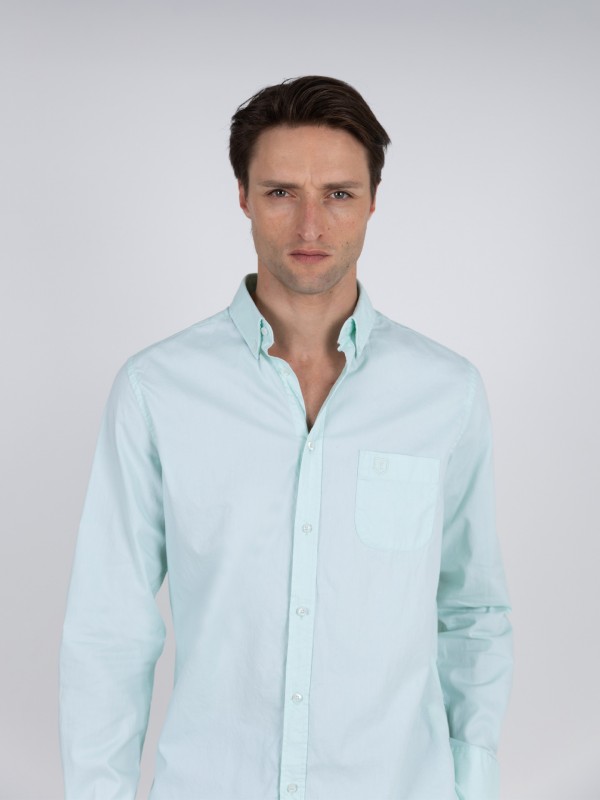 Camisa lisa de algodón con bolsillo Camisa lisa de algodón con bolsillo