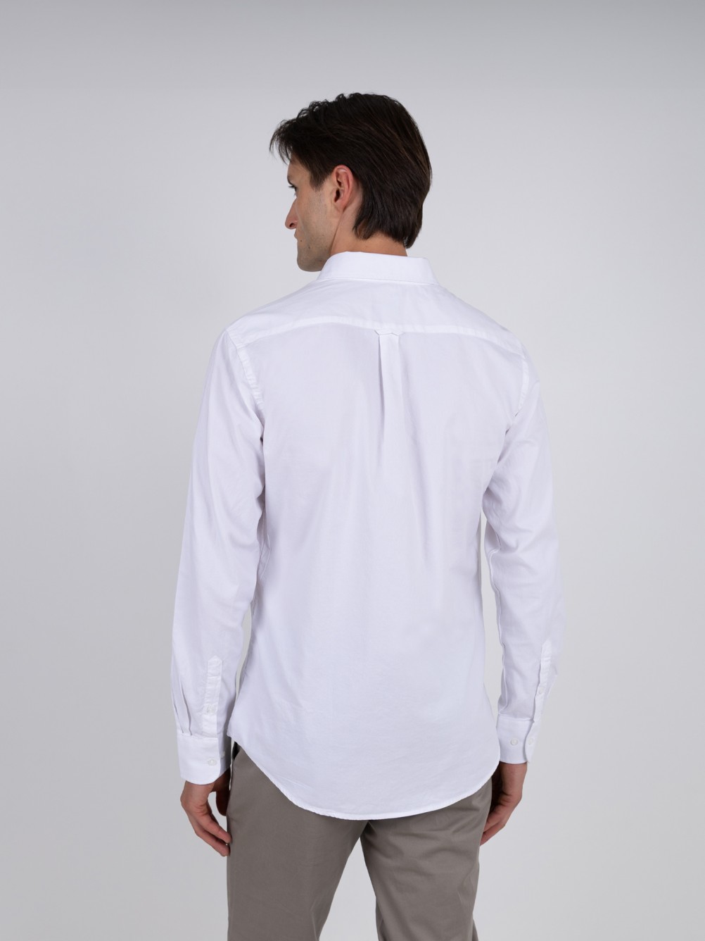 Camisa lisa de algod�n con bolsillo