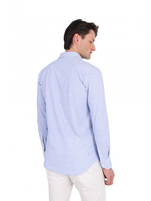 Camisa comfort com padro de riscas
