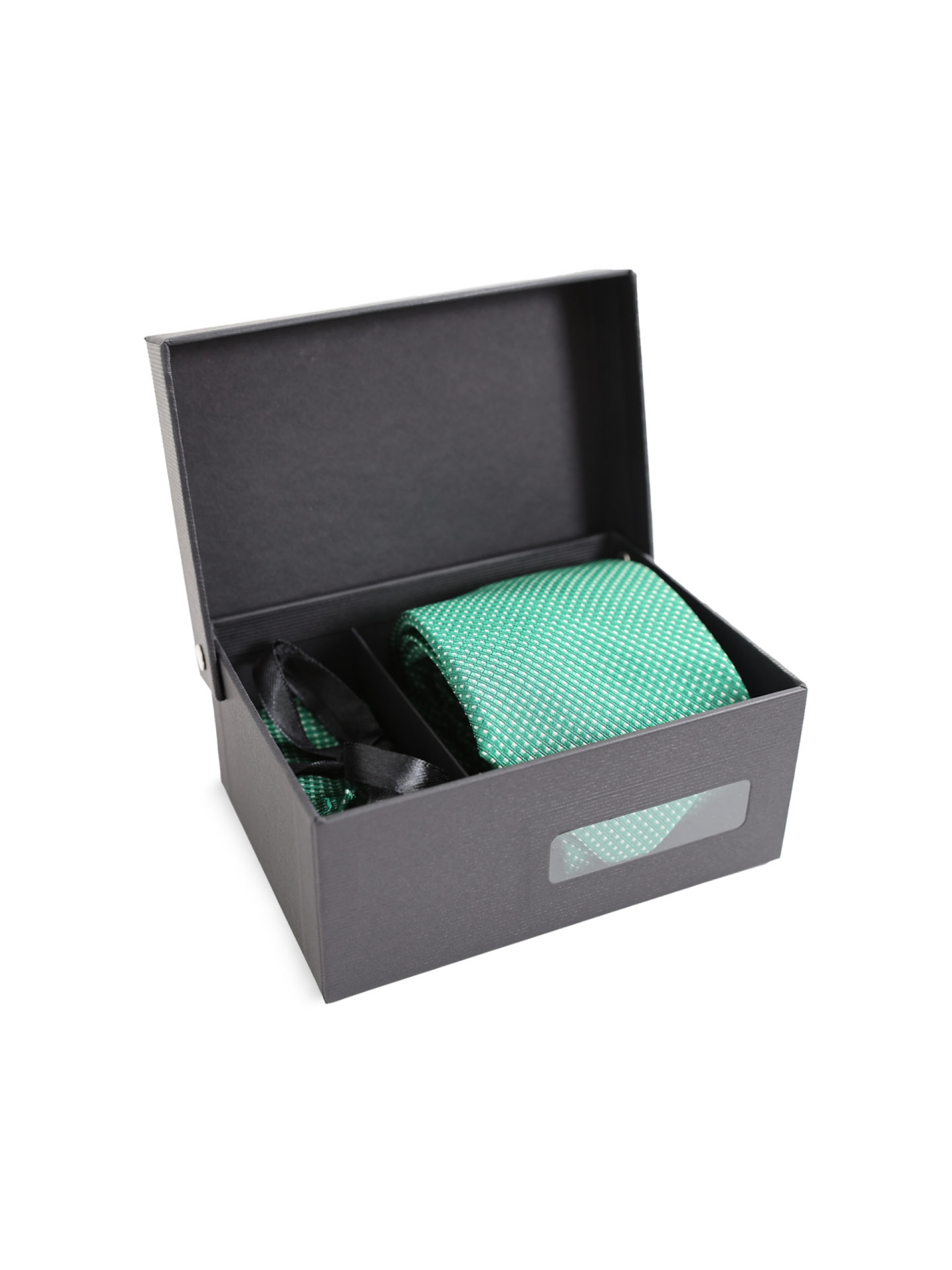 Tie and pocket square set