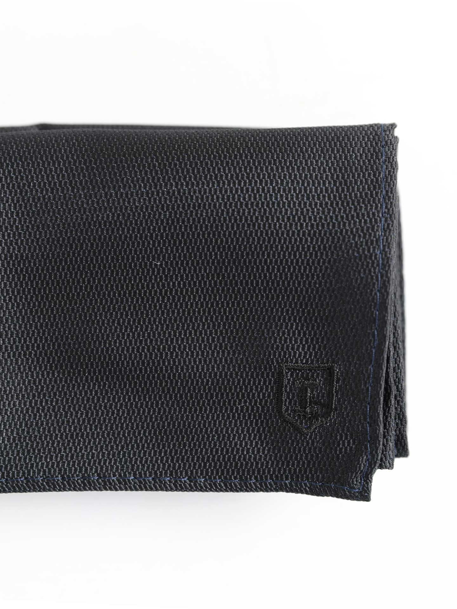 Tie and pocket square set