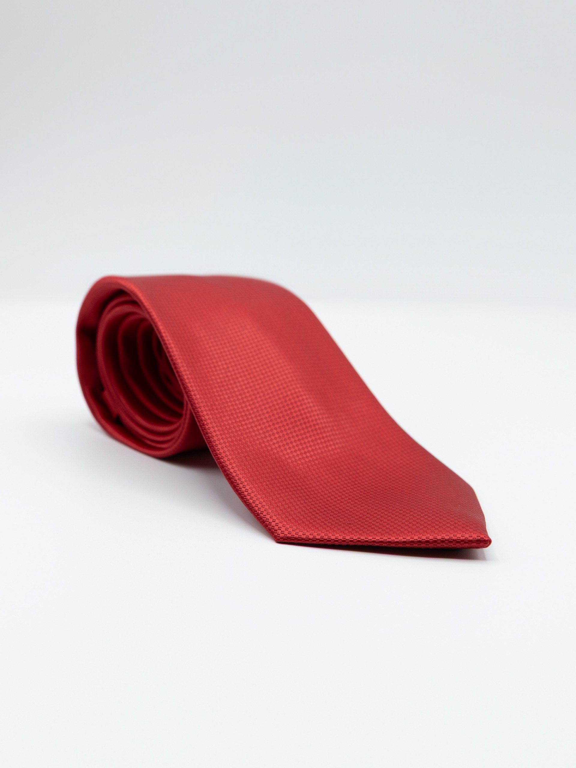 Elegant regular fit tie