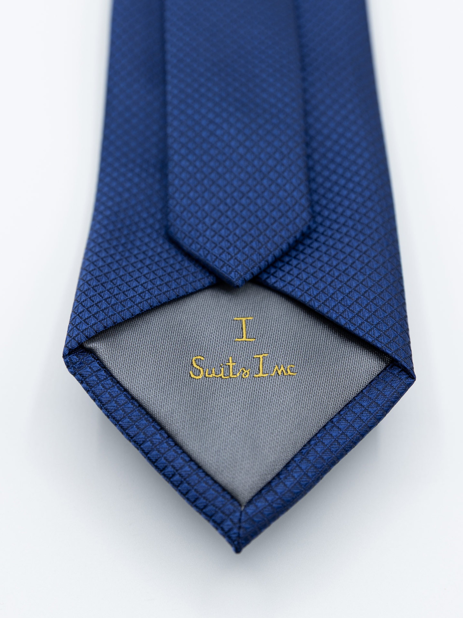 Elegant regular fit tie